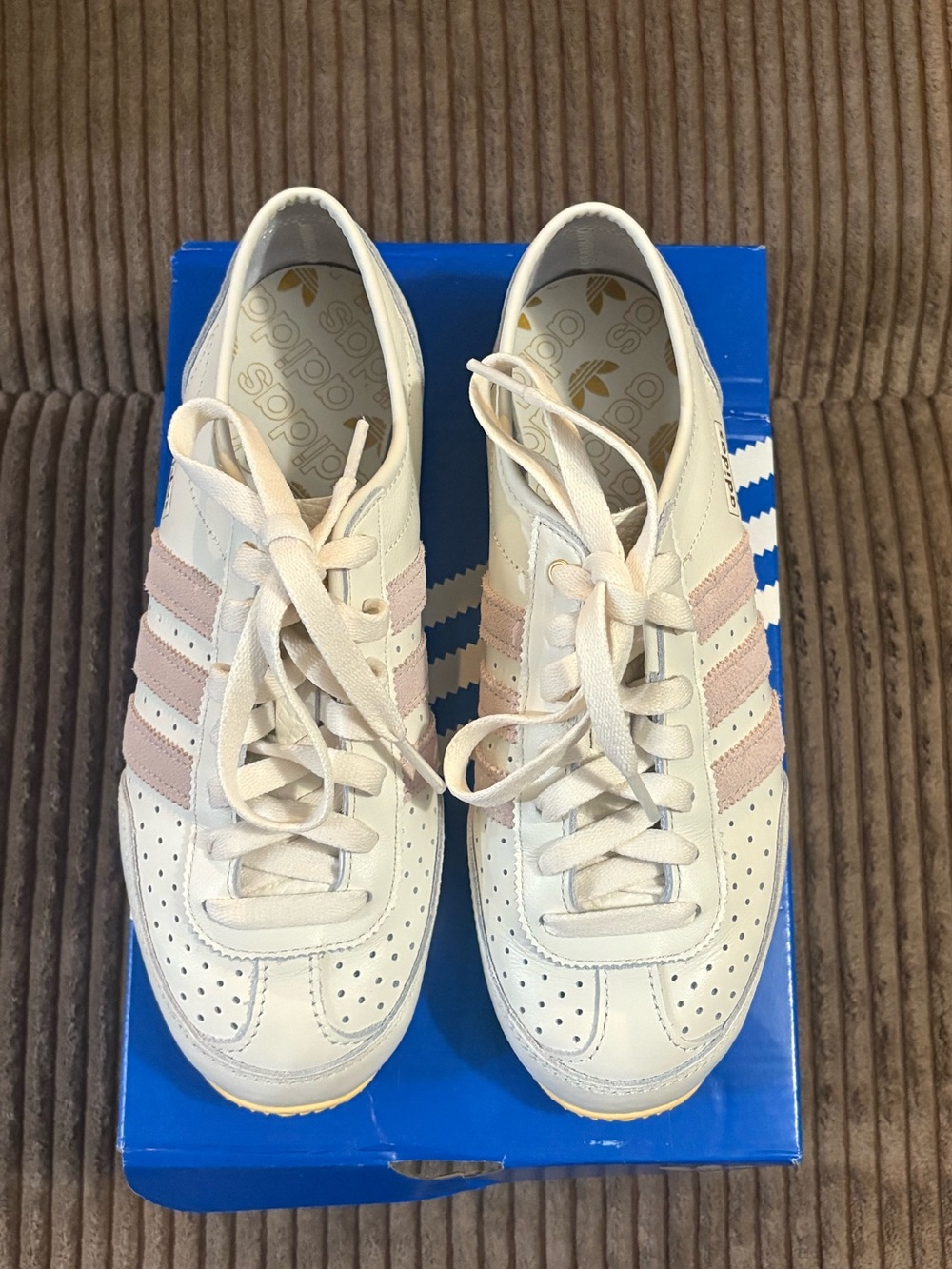 Adidas Japan Decon Women’s 
 Off white with  Light Pink Stripes- size 6 (37.5)